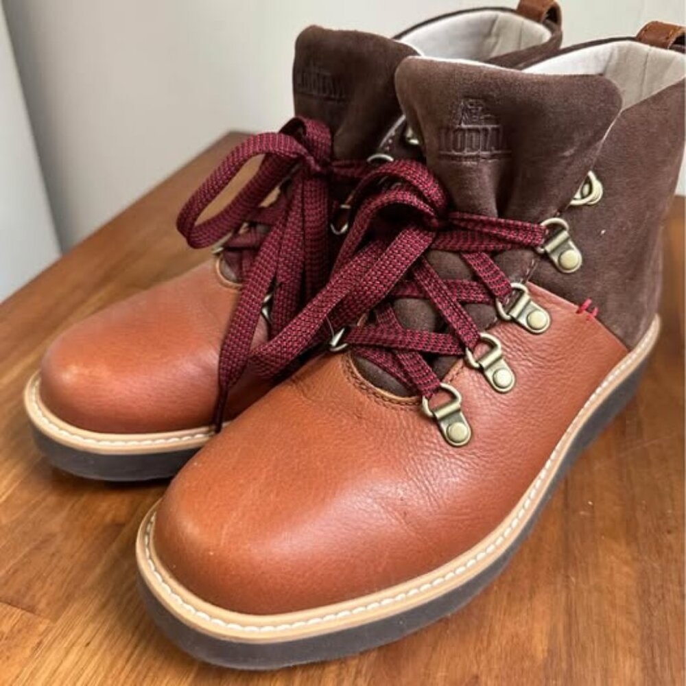 KODIAK WOMENS SAUVEUR ALPINE WATERPROOF BOOTS. Size 8. NEW.